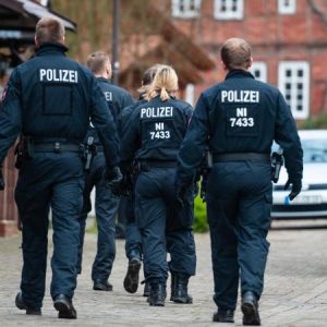 Wer kritisiert, wird verfolgt? Hausdurchsuchung bei Impfexperte Hockertz