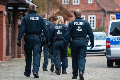 Wer kritisiert, wird verfolgt? Hausdurchsuchung bei Impfexperte Hockertz