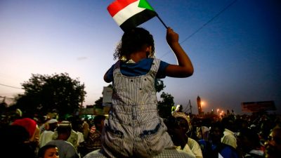 Sudan: Chef des Militärrats tritt zurück – nur einen Tag nach Entmachtung des Präsidenten