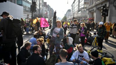 Mehr als 1000 Klima-Aktivisten blockieren Londoner Innenstadt – Mehr als hundert Festnahmen