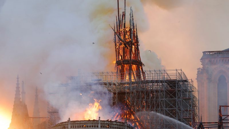 Feuer in Notre-Dame: Löschen mit Hubschraubern wäre heikel