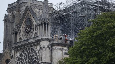 Notre-Dame: Brand ist gelöscht – Einsturzgefahr bleibt bestehen – Erste Vermutungen zur Brandursache