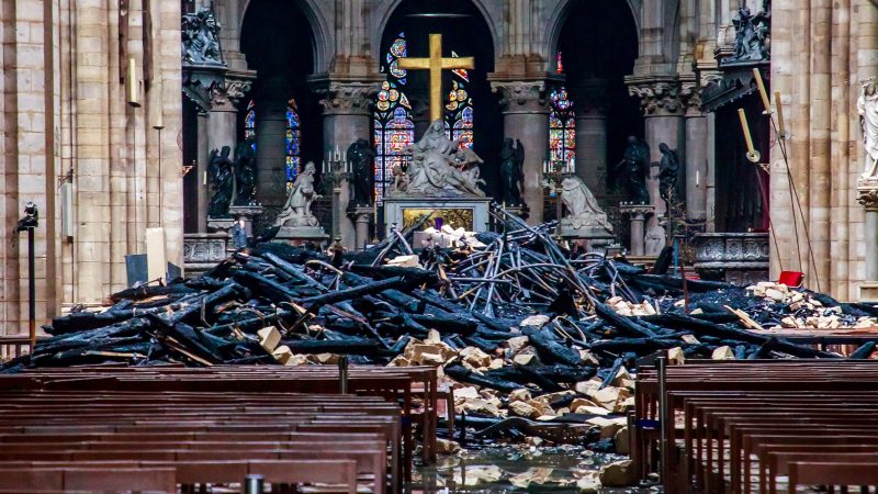 Frankreich: 1063 Kirchen geschändet – Bischofsvikar: „Gelbwesten geben schlechtes Beispiel“