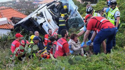 Reisebus mit 55 Menschen auf Madeira überschlägt sich – Zahl der deutschen Todesopfer auf 29 gestiegen