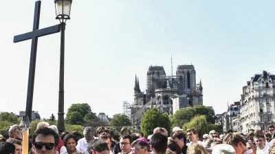 Kulturminister: Notre-Dame ist „so gut wie gerettet“ – Freiluftgottesdienst in Paris