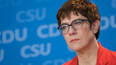 Kramp-Karrenbauer: SPD mit Sozialismus-Thesen abgedriftet