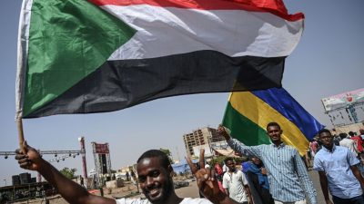 Fortschritte in Sudan: Protestbewegung und Militärs bilden gemischtes Komitee