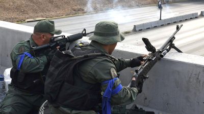 Regierungstreue Gangs wollen Maduro mit Waffengewalt verteidigen