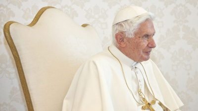 Vorwürfe gegen Papst Benedikt im Zusammenhang mit pädophilem Priester Peter H.