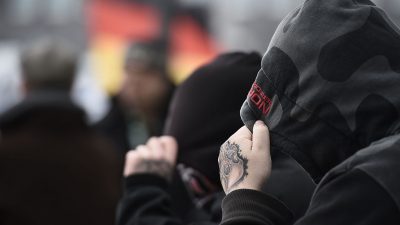 Behörden: Hooligan-Szene anfällig für Rechtsextremismus