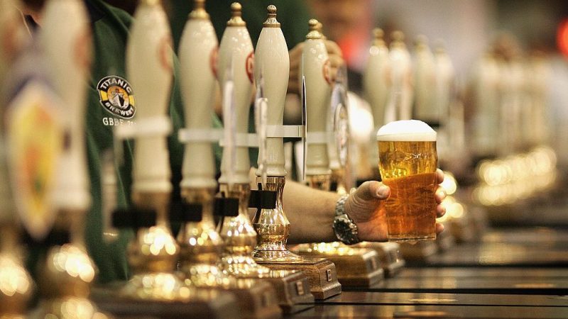 Deutsche geben Milliarden für Bier und Biermixgetränke aus