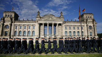 SPD will Bundeswehr aus Berliner Schulen verbannen
