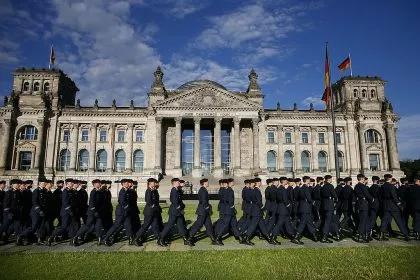 SPD will Bundeswehr aus Berliner Schulen verbannen