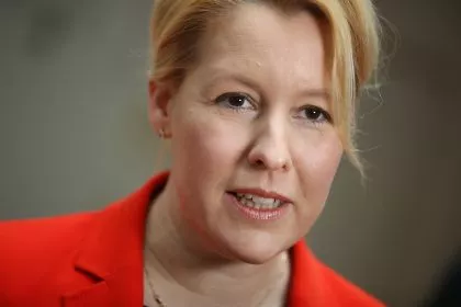 Giffey: "Alarmierend!" Jeden dritten Tag wird eine Frau von ihrem Partner oder Ex getötet