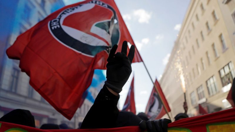 Geil auf Bürgerkrieg: Linksextremisten rufen zum bewaffneten Kampf gegen „Nazideutschland“ auf
