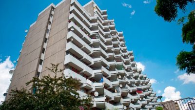 Wohnungsnot: Kipping und Habeck wollen Immobilienkonzerne enteignen und notfalls beschlagnahmen