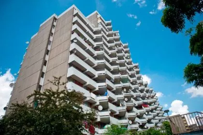 Wohnungsnot: Kipping und Habeck wollen Immobilienkonzerne enteignen und notfalls beschlagnahmen