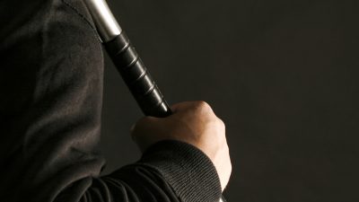 Leonberg: Drei Baseballschläger und zwei Dutzend Fäuste – 20-Jähriger trifft auf Araber-Gang