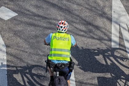 Polizeistreife in Essen mit siebtem Sinn: Einbruchwerkzeug, Haftbefehl und geklautes Bike