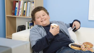 Eltern verschätzen sich: Ein Viertel der Fünf- bis Siebzehnjährigen in Deutschland ist übergewichtig