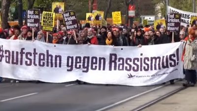 Identitäre in Wien: „Alerta, Alerta, Antifascista!“ und „Heimatliebe – kein Verbrechen“ vor dem Justizministerium