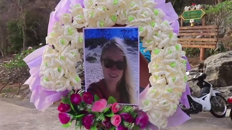Blumen, Kerzen und Räucherstäbchen: Trauer um Miriam B. auf Ko Si Chang in Thailand + Video