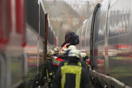 Bahn-Chaos in NRW – Gerissene Oberleitung legt ICE lahm