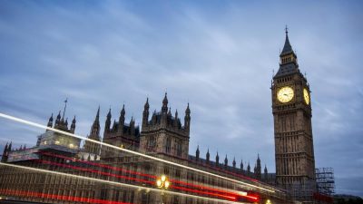 Britische Abgeordnete fordern von Johnson Abbruch der Sommerpause – Sorge um wirtschaftliche Krise wächst