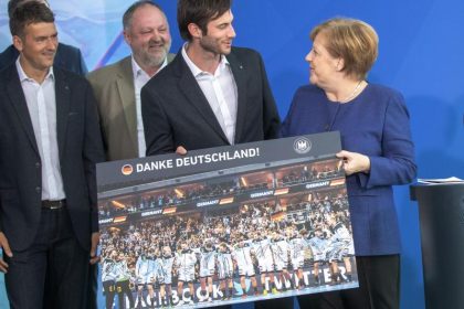 Kanzlerin Merkel lobt Handballer: «Sympathisch, bodenständig»