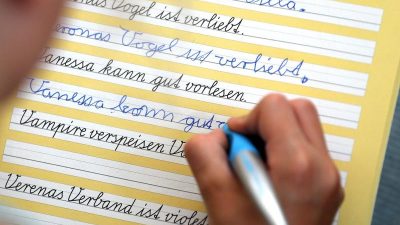 Wenig ausdauernd und schreiben unleserlich: Lehrer bemängeln Schrift ihrer Schüler