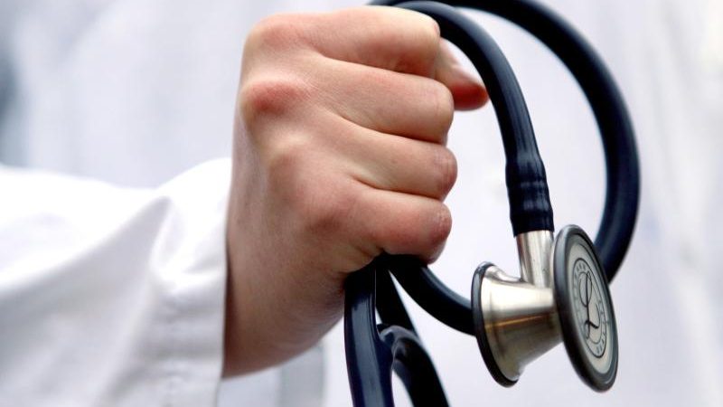 Warnstreiks: Klinik-Ärzte fordern weniger Belastung, bessere Planung und mehr Zeit für Familie