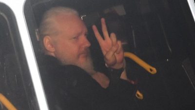 Linken-Politikerin Dagdelen bezweifelt Rechtmäßigkeit von Assange-Festnahme