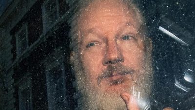 Anklageschrift gegen Assange veröffentlicht – Carlson: „Nicht schmieriger als Mainstream-Journalisten“