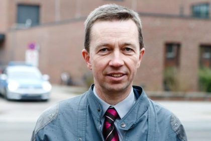 „Falsche“ Gesinnung: Linksextreme verhindern Vorlesung von Bernd Lucke – Senat geht in die Knie