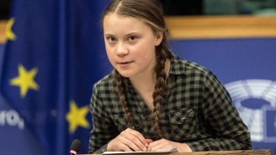 Greta Thunberg präsentiert sich auf Twitter im T-Shirt mit „ANTIFASCISTS ALL STARS“ – Tweet wurde kurz darauf gelöscht