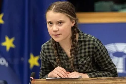 Greta Thunberg präsentiert sich auf Twitter im T-Shirt mit "ANTIFASCISTS ALL STARS” - Tweet wurde kurz darauf gelöscht