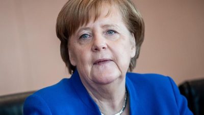 Kanzlerin Merkel nimmt Abschied von ihrer Mutter