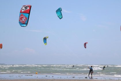 Tödlicher Kiteunfall in der Ostsee: Mann stirbt in Boddengewässer