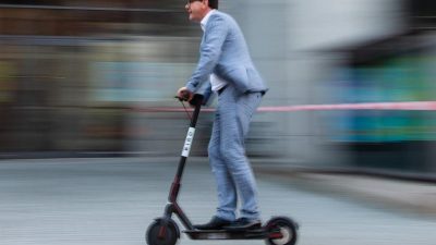 FDP warnt vor Einschränkungen bei E-Scootern: Manche Fahrer sind „einfach zu doof“