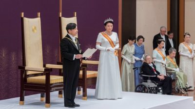 Neuer Kaiser in Japan: Naruhito läutet neue Ära ein – Merkel gratuliert