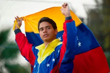 Vor Protesten gegen Sozialist Maduro: Bewaffnete greifen Zentrale der Partei von Guaidó an