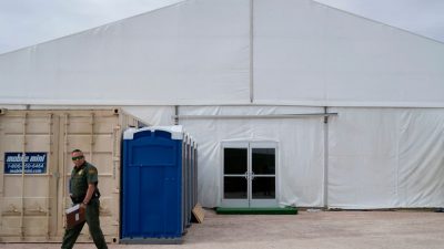 US-Armee errichtet Zeltstädte für illegale Einwanderer an mexikanischer Grenze