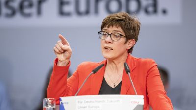 CDU-Chefin Kramp-Karrenbauer: „Säge nicht am Stuhl von Angela Merkel“