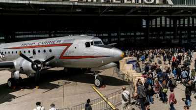 Berlin-Tempelhof und die „Rosinenbomber“: Hauptstadt feiert Ende von Berlin-Blockade vor 70 Jahren