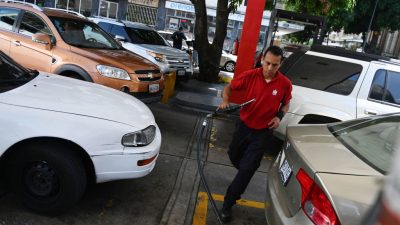 Im erdölreichsten Land der Welt muss man tagelang für Benzin anstehen – oder man zahlt Bestechungsgeld