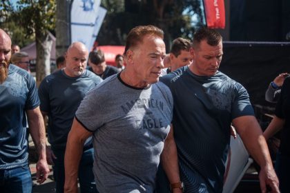 Hinterhältige Attacke: Hollywoodstar Arnold Schwarzenegger in Südafrika von Kampfsportler angegriffen (+Video)