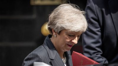 Tritt Theresa May heute zurück? Torys beraten hinter verschlossenen Türen über Misstrauensantrag