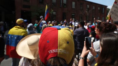 Erstmals direkte Verhandlungen zwischen Venezuelas Regierung und Opposition