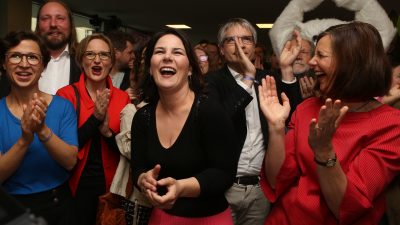 Grüne überholen CDU/CSU: Erstmals stärkste Kraft in Umfrage
