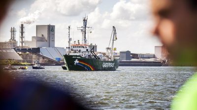 Niederlande und Russland einigen sich in Streit um Greenpeace-Schiff